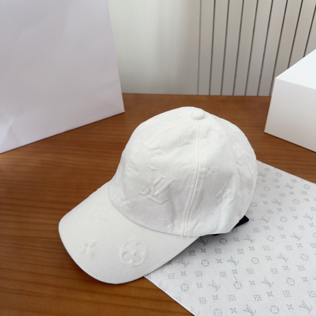 路易威登棒球帽LouisVuitton👒😍新款LV棒球帽，重工打造♥完美刺绣，高端大气，百搭款🤗男女通用