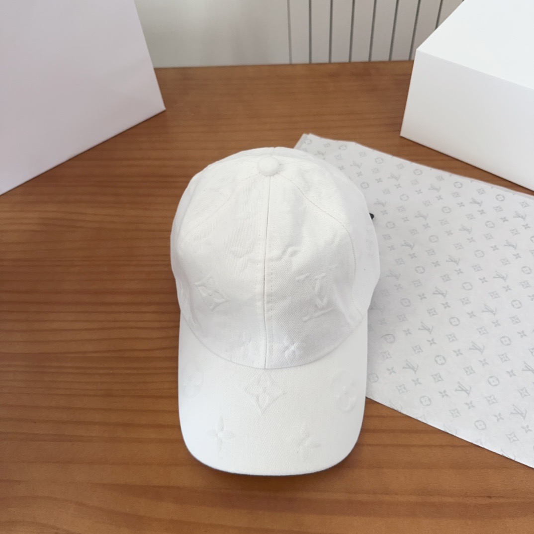 路易威登棒球帽LouisVuitton👒😍新款LV棒球帽，重工打造♥完美刺绣，高端大气，百搭款🤗男女通用