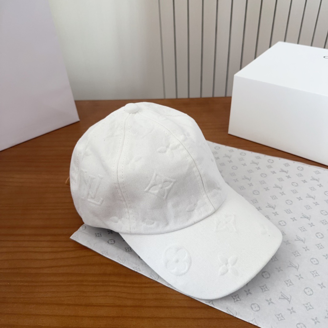 路易威登棒球帽LouisVuitton👒😍新款LV棒球帽，重工打造♥完美刺绣，高端大气，百搭款🤗男女通用