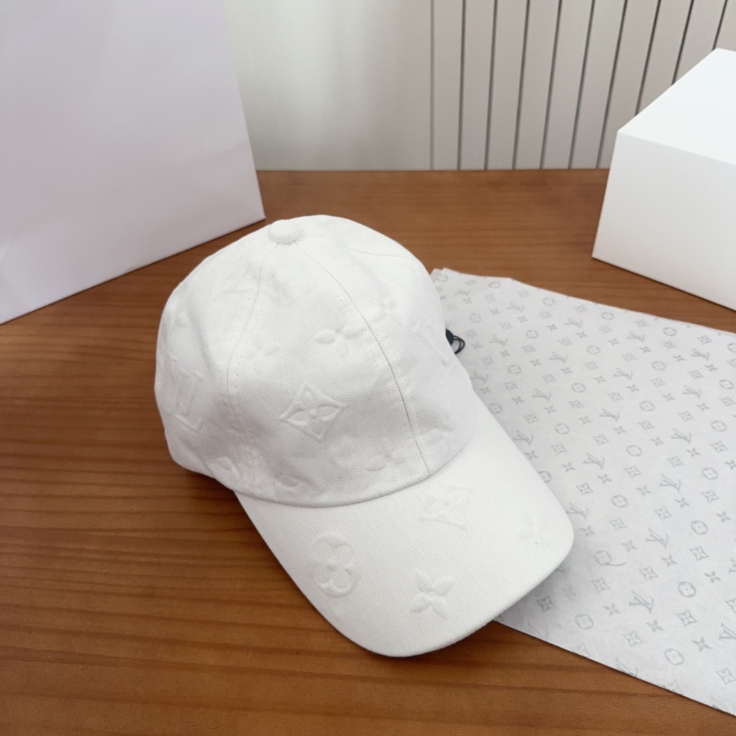 路易威登棒球帽LouisVuitton👒😍新款LV棒球帽，重工打造♥完美刺绣，高端大气，百搭款🤗男女通用