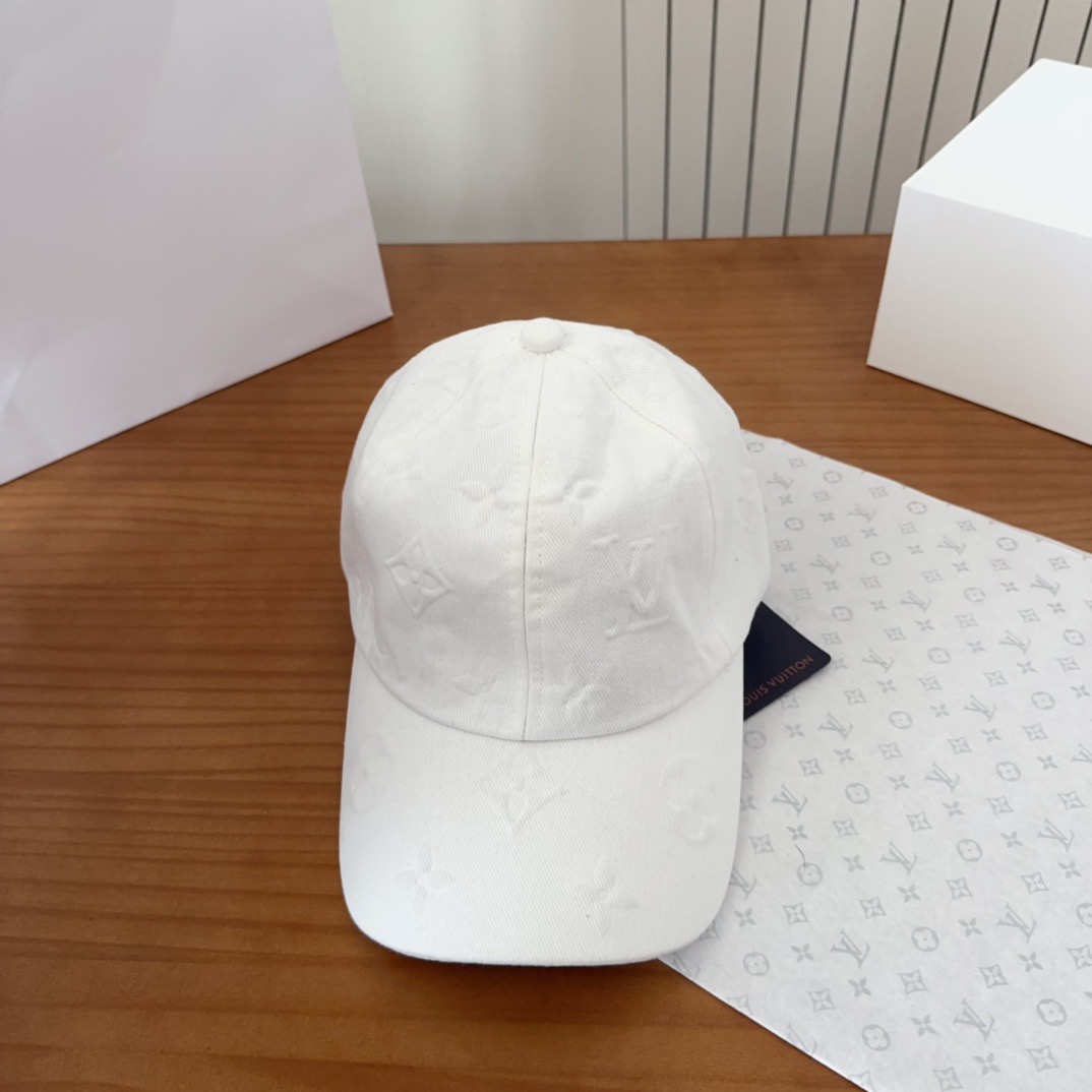 路易威登棒球帽LouisVuitton👒😍新款LV棒球帽，重工打造♥完美刺绣，高端大气，百搭款🤗男女通用