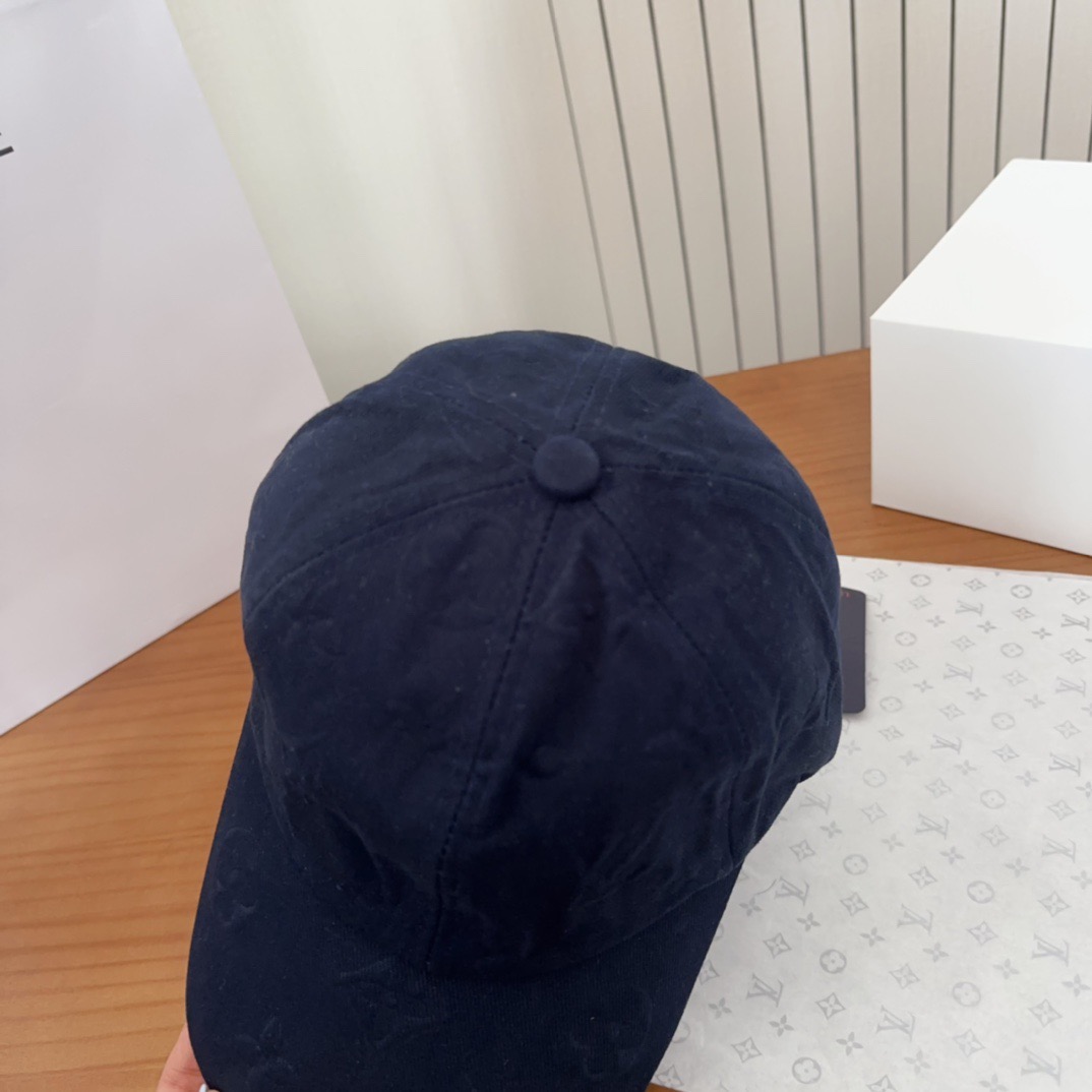 路易威登棒球帽LouisVuitton👒😍新款LV棒球帽，重工打造♥完美刺绣，高端大气，百搭款🤗男女通用