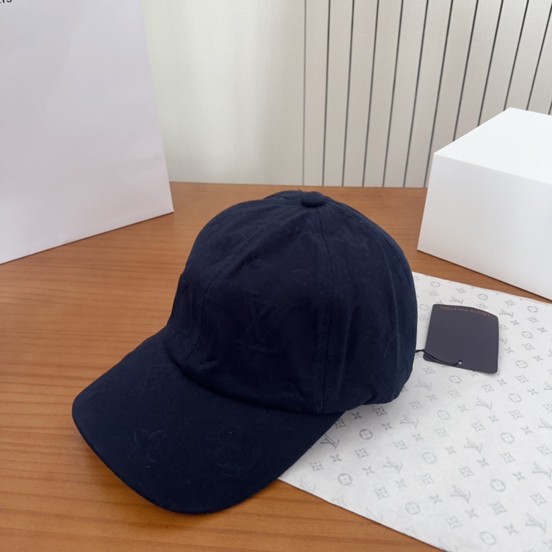 路易威登棒球帽LouisVuitton👒😍新款LV棒球帽，重工打造♥完美刺绣，高端大气，百搭款🤗男女通用