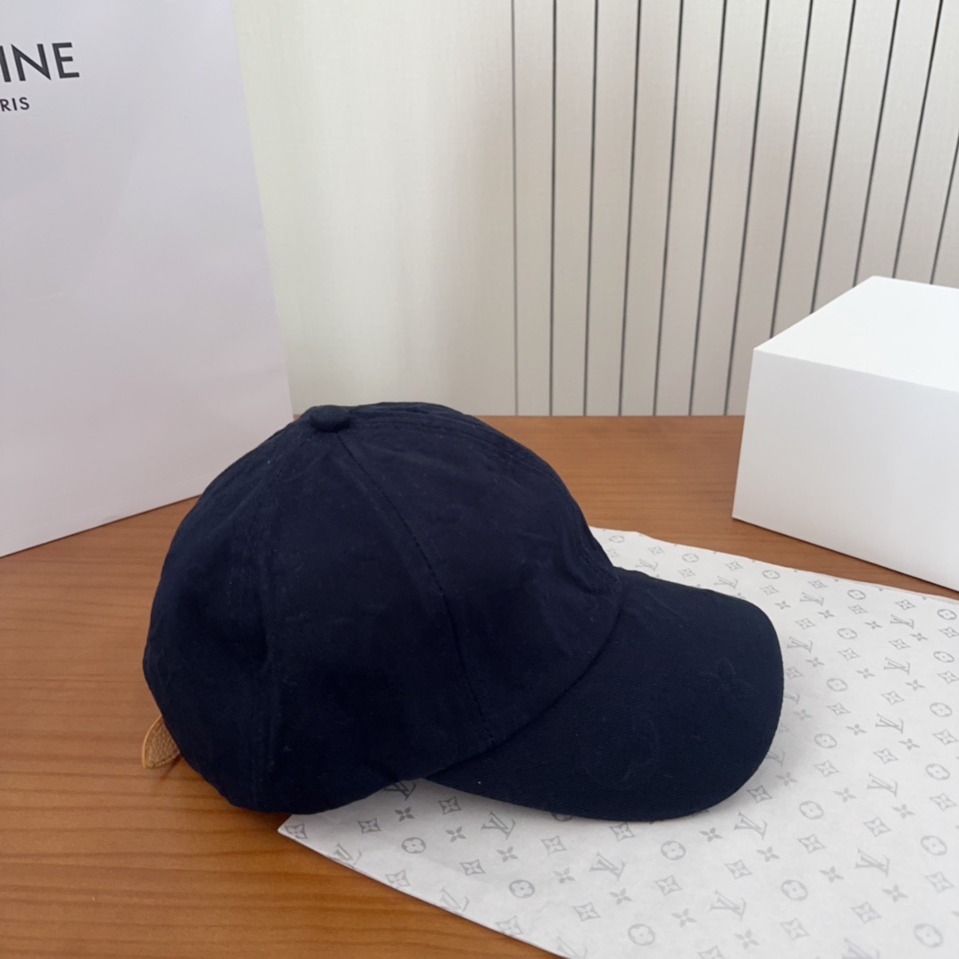 路易威登棒球帽LouisVuitton👒😍新款LV棒球帽，重工打造♥完美刺绣，高端大气，百搭款🤗男女通用