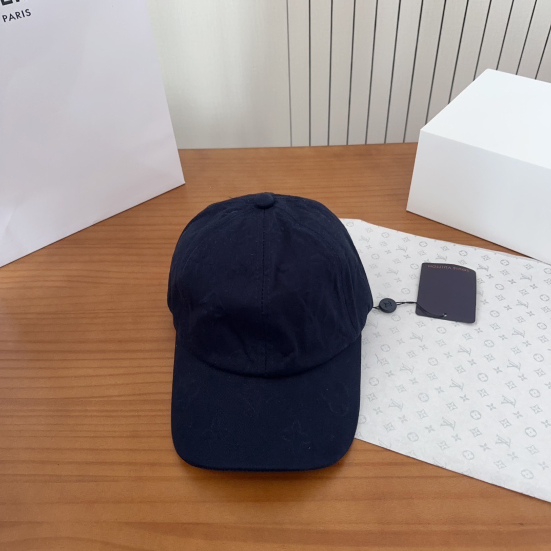 路易威登棒球帽LouisVuitton👒😍新款LV棒球帽，重工打造♥完美刺绣，高端大气，百搭款🤗男女通用