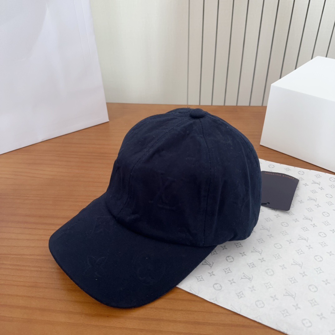 路易威登棒球帽LouisVuitton👒😍新款LV棒球帽，重工打造♥完美刺绣，高端大气，百搭款🤗男女通用