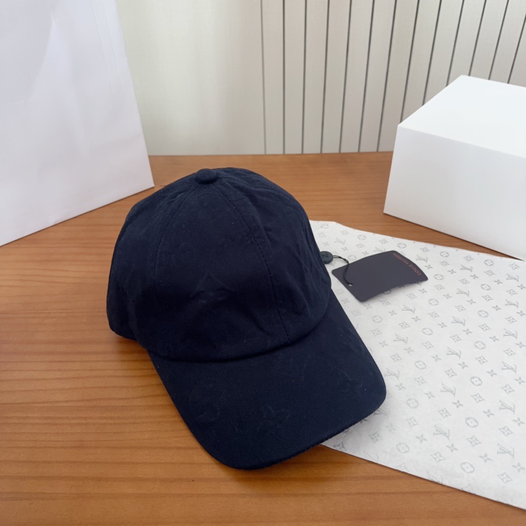 路易威登棒球帽LouisVuitton👒😍新款LV棒球帽，重工打造♥完美刺绣，高端大气，百搭款🤗男女通用