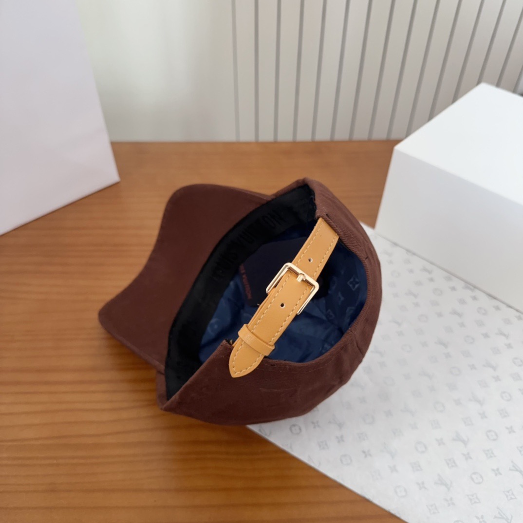 路易威登棒球帽LouisVuitton👒😍新款LV棒球帽，重工打造♥完美刺绣，高端大气，百搭款🤗男女通用