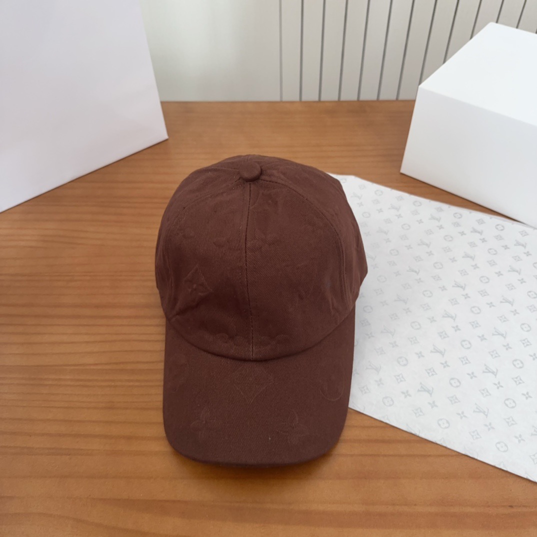路易威登棒球帽LouisVuitton👒😍新款LV棒球帽，重工打造♥完美刺绣，高端大气，百搭款🤗男女通用