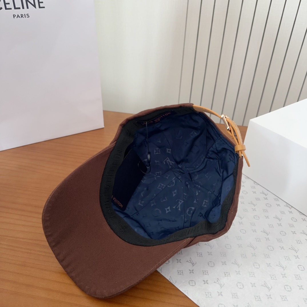 路易威登棒球帽LouisVuitton👒😍新款LV棒球帽，重工打造♥完美刺绣，高端大气，百搭款🤗男女通用