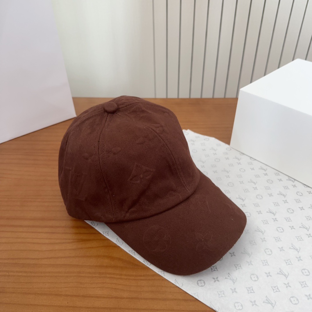 路易威登棒球帽LouisVuitton👒😍新款LV棒球帽，重工打造♥完美刺绣，高端大气，百搭款🤗男女通用