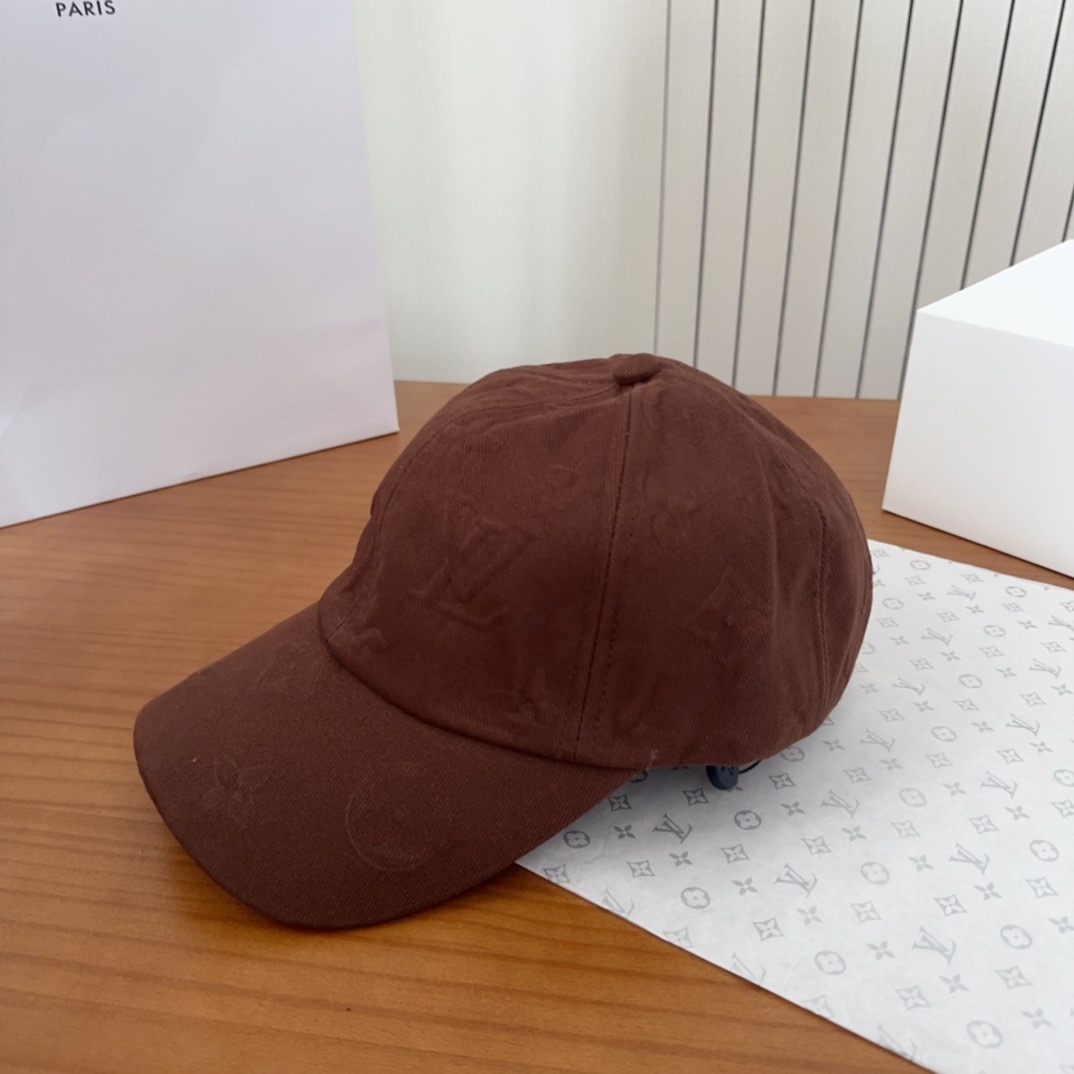 路易威登棒球帽LouisVuitton👒😍新款LV棒球帽，重工打造♥完美刺绣，高端大气，百搭款🤗男女通用