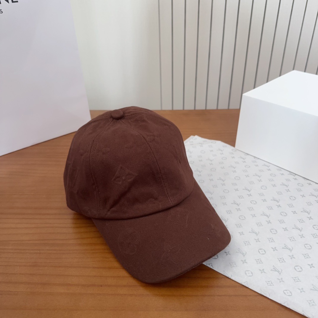 路易威登棒球帽LouisVuitton👒😍新款LV棒球帽，重工打造♥完美刺绣，高端大气，百搭款🤗男女通用