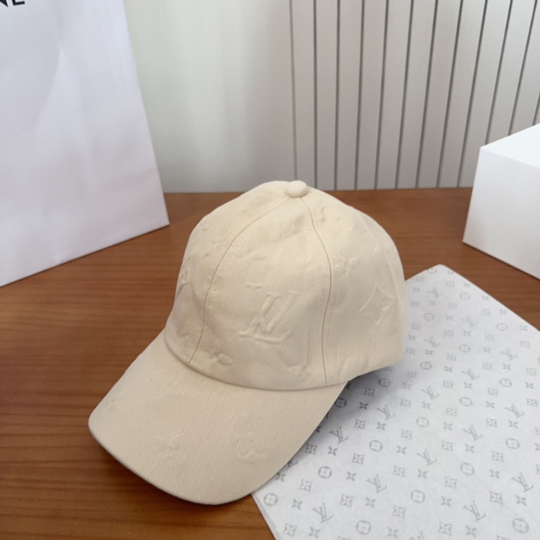路易威登棒球帽LouisVuitton👒😍新款LV棒球帽，重工打造♥完美刺绣，高端大气，百搭款🤗男女通用