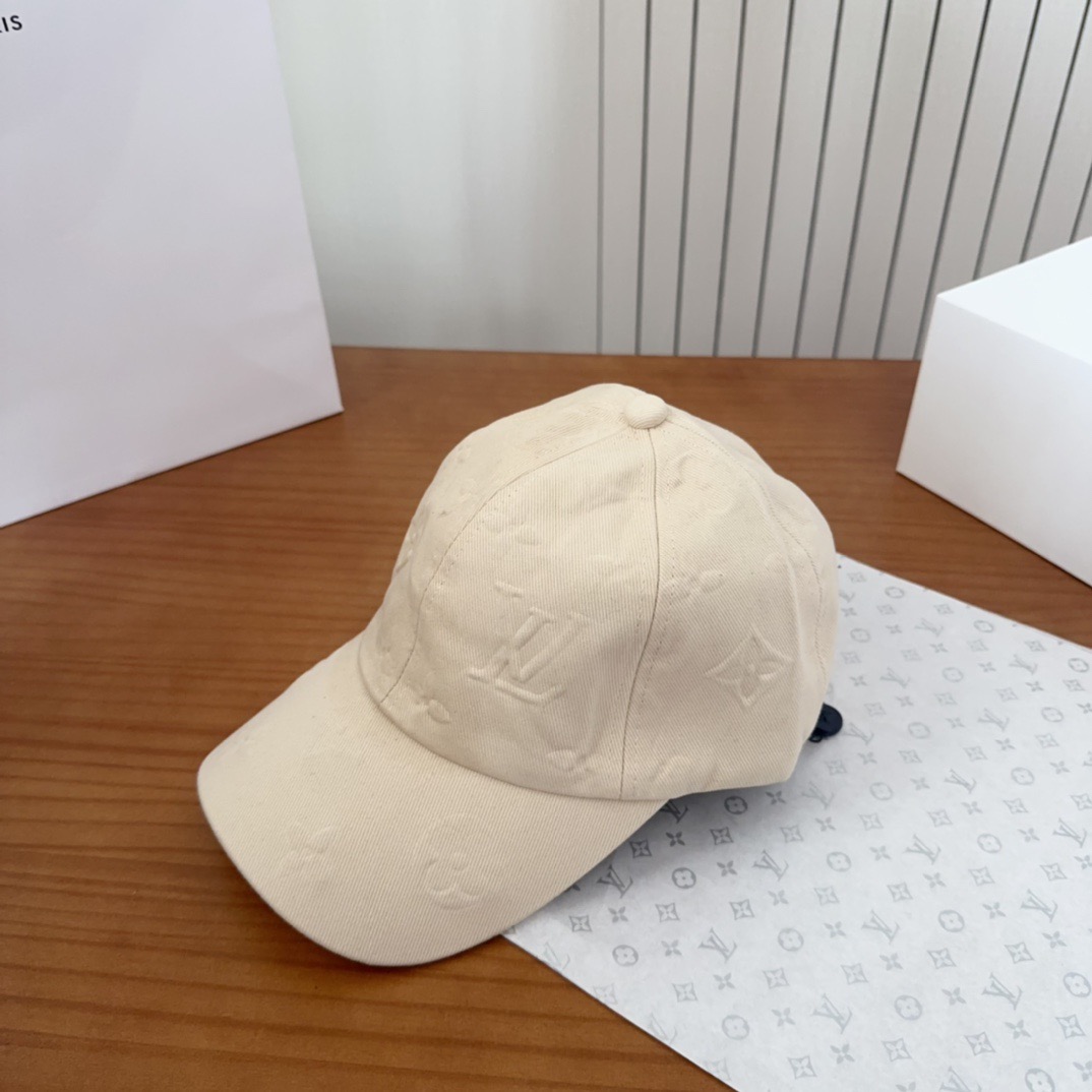 路易威登棒球帽LouisVuitton👒😍新款LV棒球帽，重工打造♥完美刺绣，高端大气，百搭款🤗男女通用
