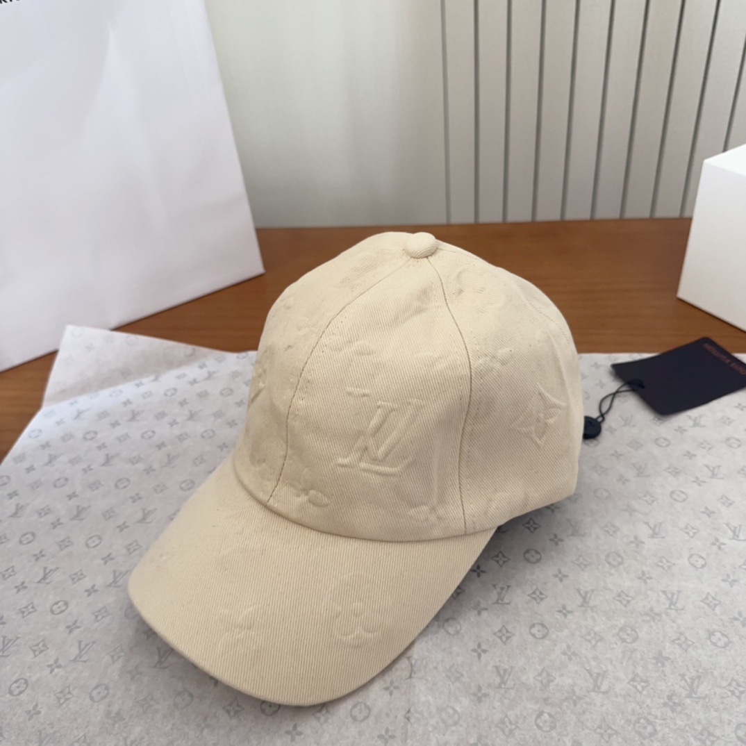 路易威登棒球帽LouisVuitton👒😍新款LV棒球帽，重工打造♥完美刺绣，高端大气，百搭款🤗男女通用
