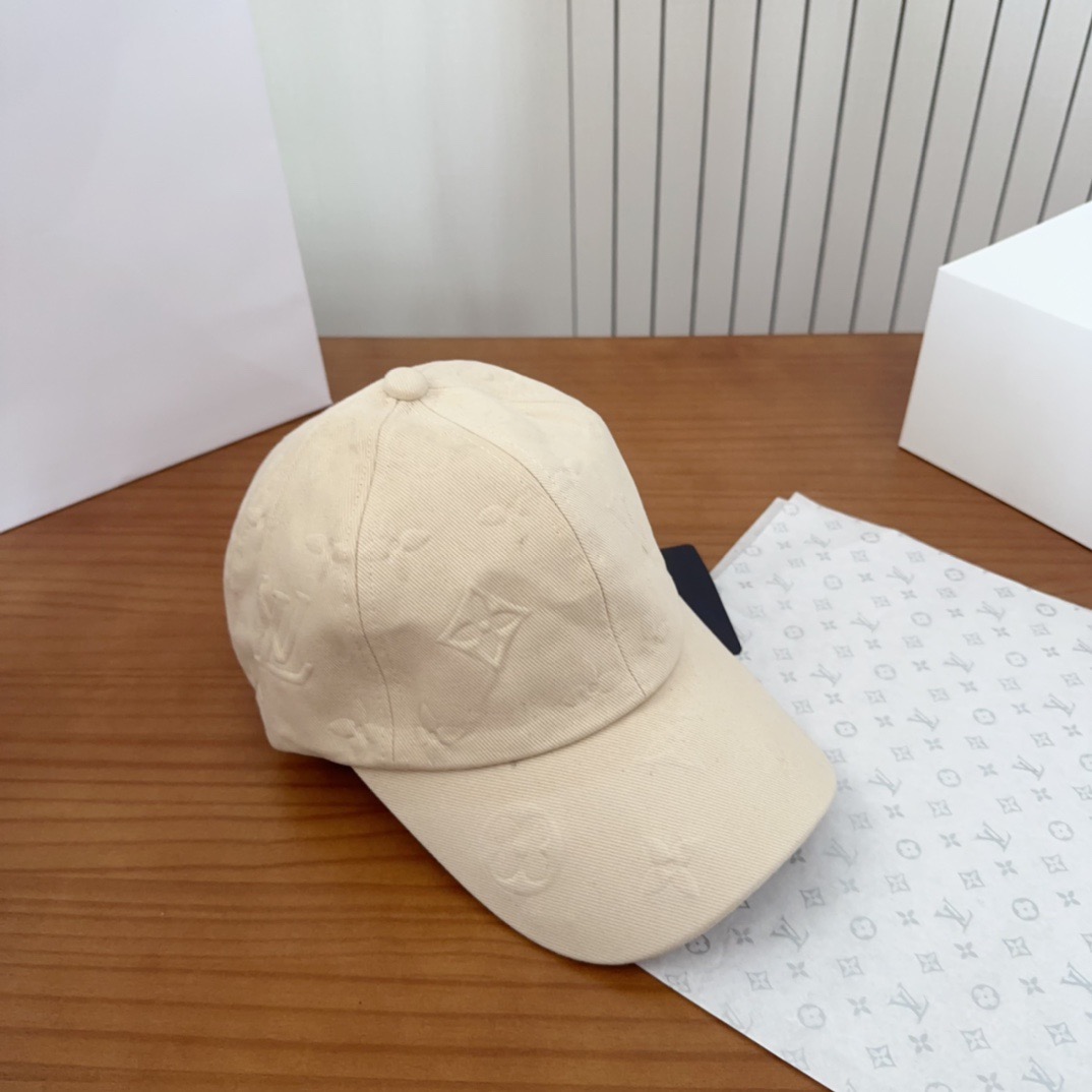 路易威登棒球帽LouisVuitton👒😍新款LV棒球帽，重工打造♥完美刺绣，高端大气，百搭款🤗男女通用