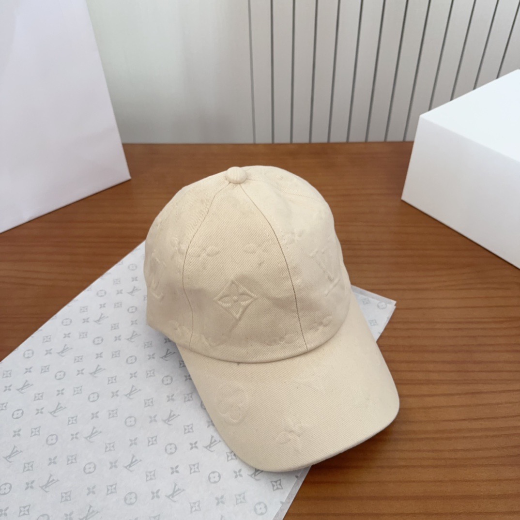 路易威登棒球帽LouisVuitton👒😍新款LV棒球帽，重工打造♥完美刺绣，高端大气，百搭款🤗男女通用