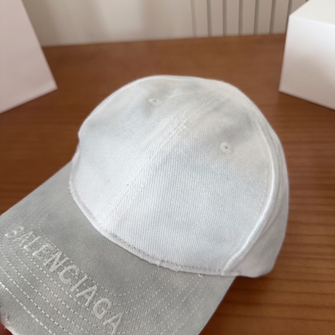 BALENCIAGA巴黎世家新款洗水棒球帽，很酷的色系，男女佩戴都有不同style，第一批抢先出货！巴黎