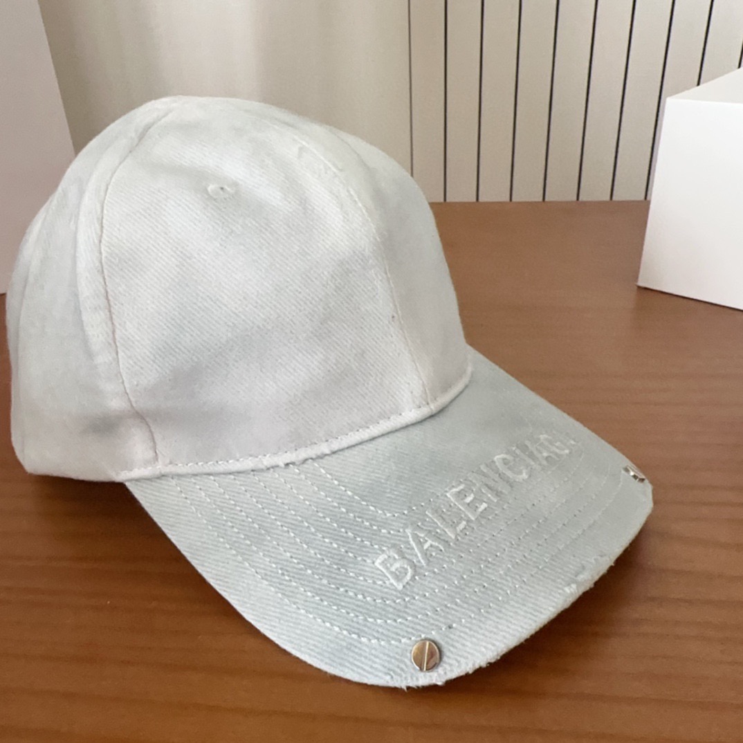 BALENCIAGA巴黎世家新款洗水棒球帽，很酷的色系，男女佩戴都有不同style，第一批抢先出货！巴黎