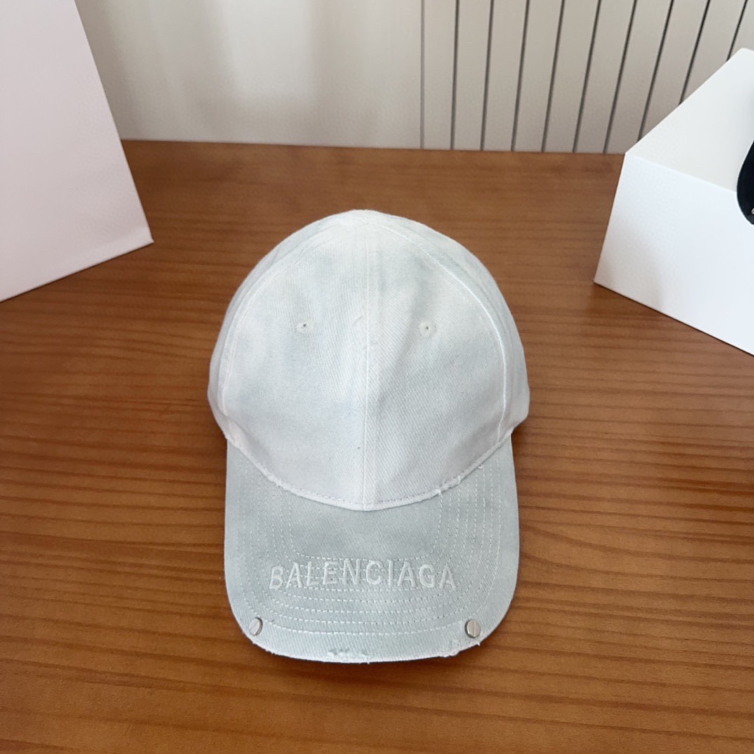 BALENCIAGA巴黎世家新款洗水棒球帽，很酷的色系，男女佩戴都有不同style，第一批抢先出货！巴黎