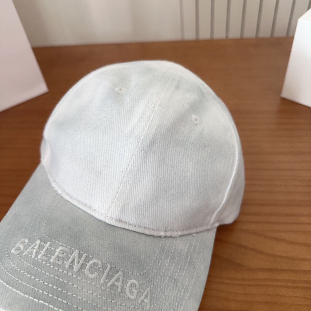 BALENCIAGA巴黎世家新款洗水棒球帽，很酷的色系，男女佩戴都有不同style，第一批抢先出货！巴黎