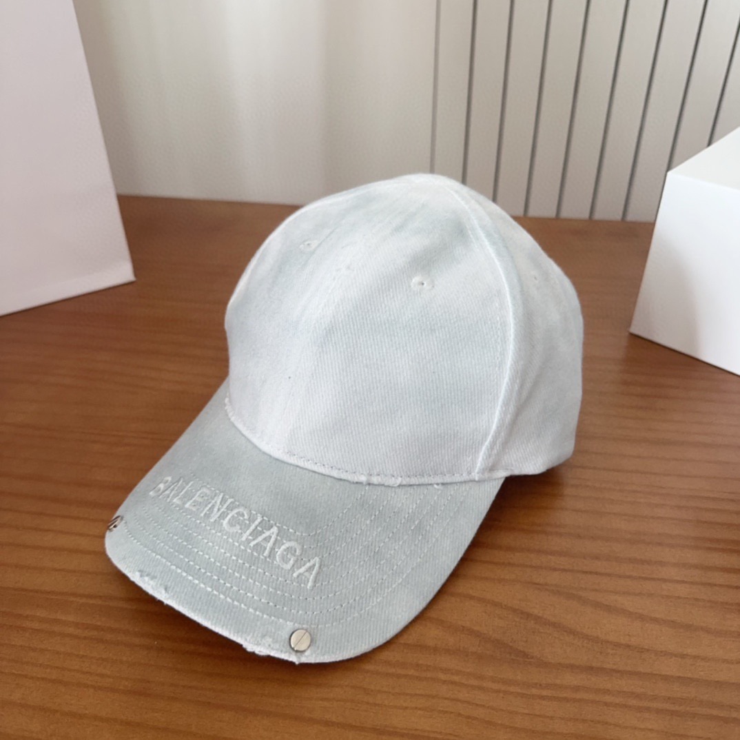 BALENCIAGA巴黎世家新款洗水棒球帽，很酷的色系，男女佩戴都有不同style，第一批抢先出货！巴黎