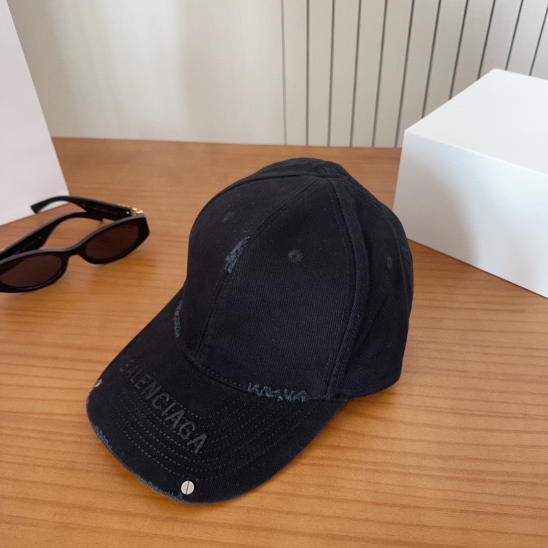 BALENCIAGA巴黎世家新款洗水棒球帽，很酷的色系，男女佩戴都有不同style，第一批抢先出货！巴黎