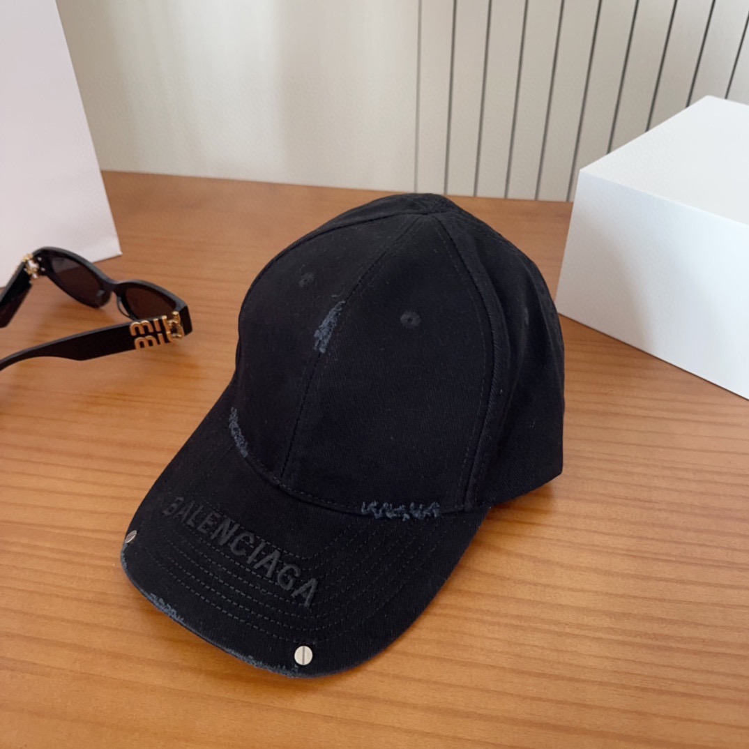 BALENCIAGA巴黎世家新款洗水棒球帽，很酷的色系，男女佩戴都有不同style，第一批抢先出货！巴黎