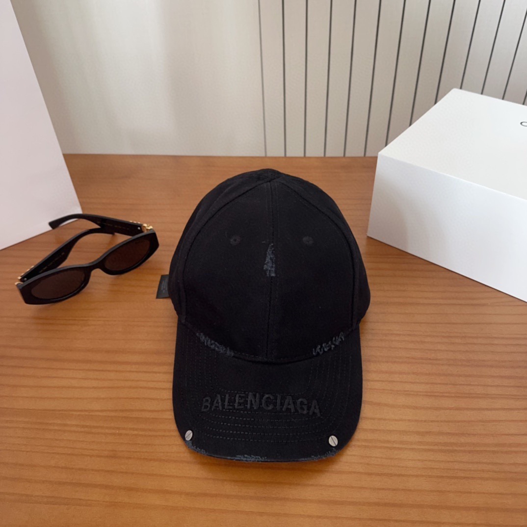 BALENCIAGA巴黎世家新款洗水棒球帽，很酷的色系，男女佩戴都有不同style，第一批抢先出货！巴黎