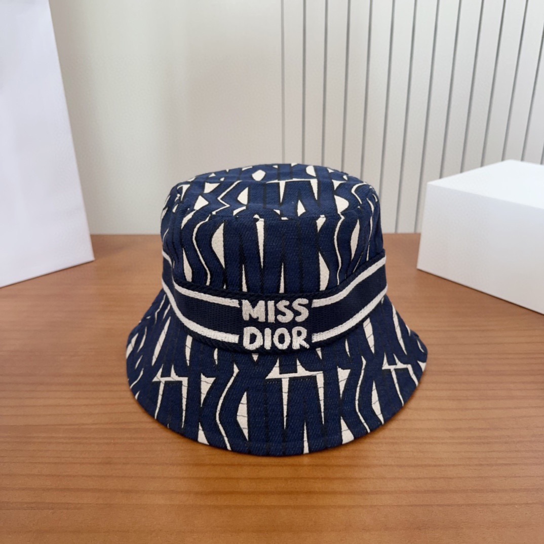 Dior 迪奥 新款原单渔夫帽， 精致純也格调很有感觉，很酷很时尚，专柜断货热门，质量超赞