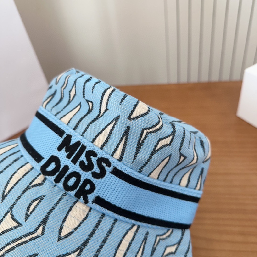 Dior 迪奥 新款原单渔夫帽， 精致純也格调很有感觉，很酷很时尚，专柜断货热门，质量超赞