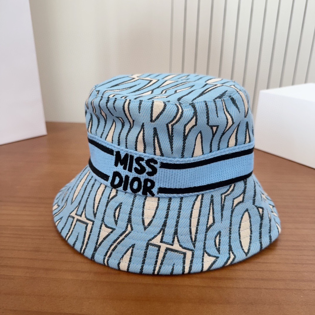 Dior 迪奥 新款原单渔夫帽， 精致純也格调很有感觉，很酷很时尚，专柜断货热门，质量超赞