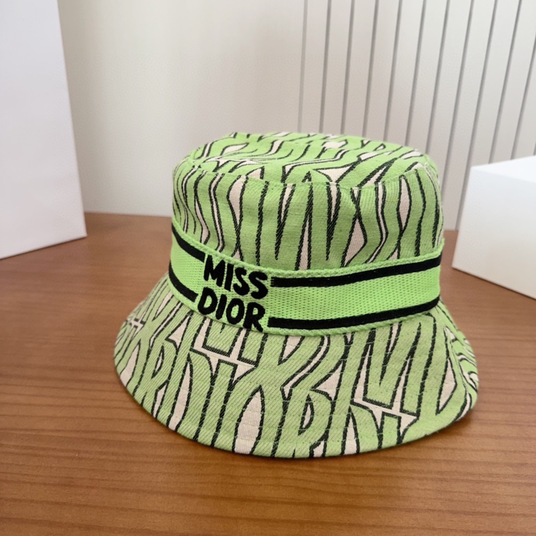 Dior 迪奥 新款原单渔夫帽， 精致純也格调很有感觉，很酷很时尚，专柜断货热门，质量超赞