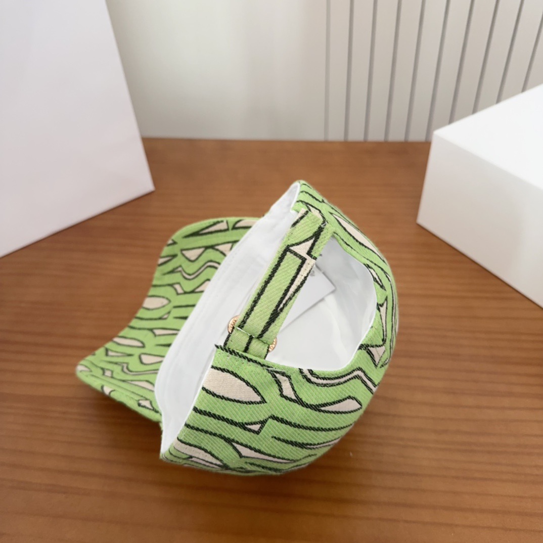 Dior 迪奥 新款原单棒球帽， 精致純也格调很有感觉，很酷很时尚，专柜断货热门，质量超赞