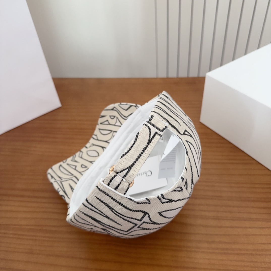 Dior 迪奥 新款原单棒球帽， 精致純也格调很有感觉，很酷很时尚，专柜断货热门，质量超赞