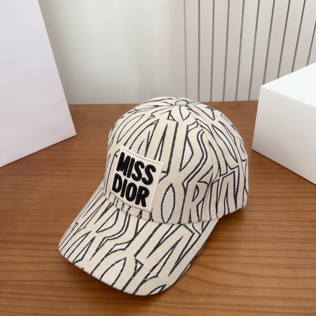 Dior 迪奥 新款原单棒球帽， 精致純也格调很有感觉，很酷很时尚，专柜断货热门，质量超赞