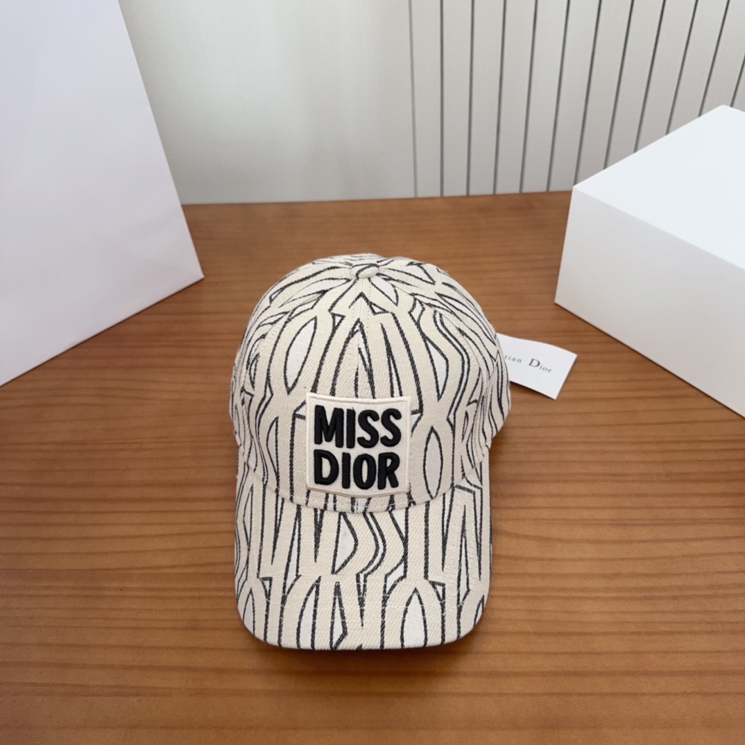 Dior 迪奥 新款原单棒球帽， 精致純也格调很有感觉，很酷很时尚，专柜断货热门，质量超赞