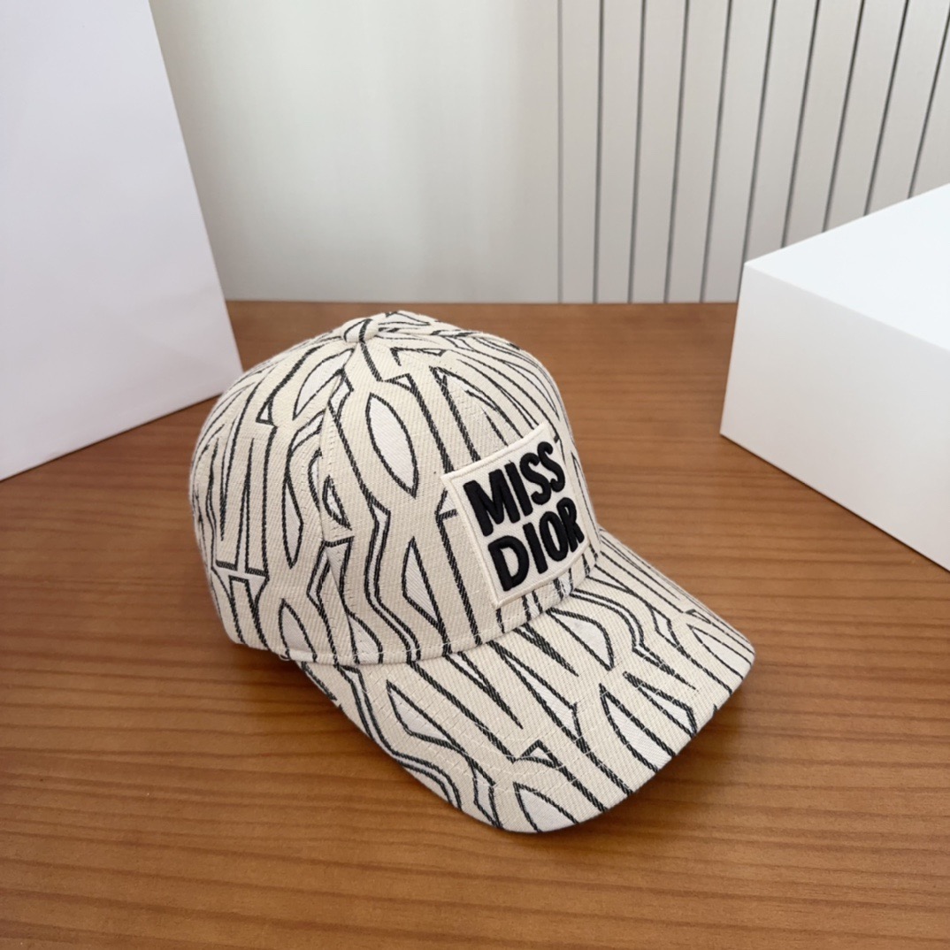 Dior 迪奥 新款原单棒球帽， 精致純也格调很有感觉，很酷很时尚，专柜断货热门，质量超赞