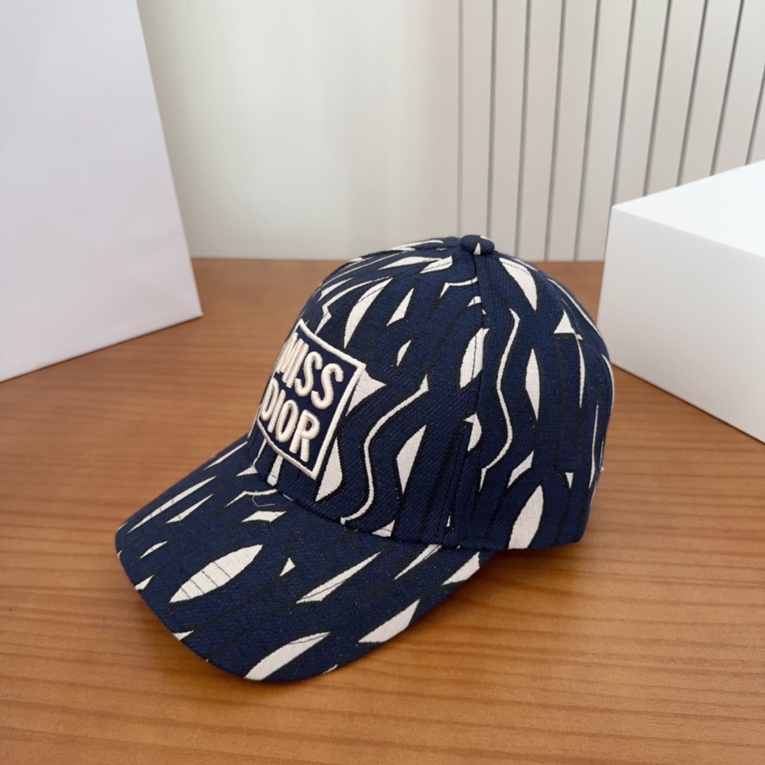 Dior 迪奥 新款原单棒球帽， 精致純也格调很有感觉，很酷很时尚，专柜断货热门，质量超赞