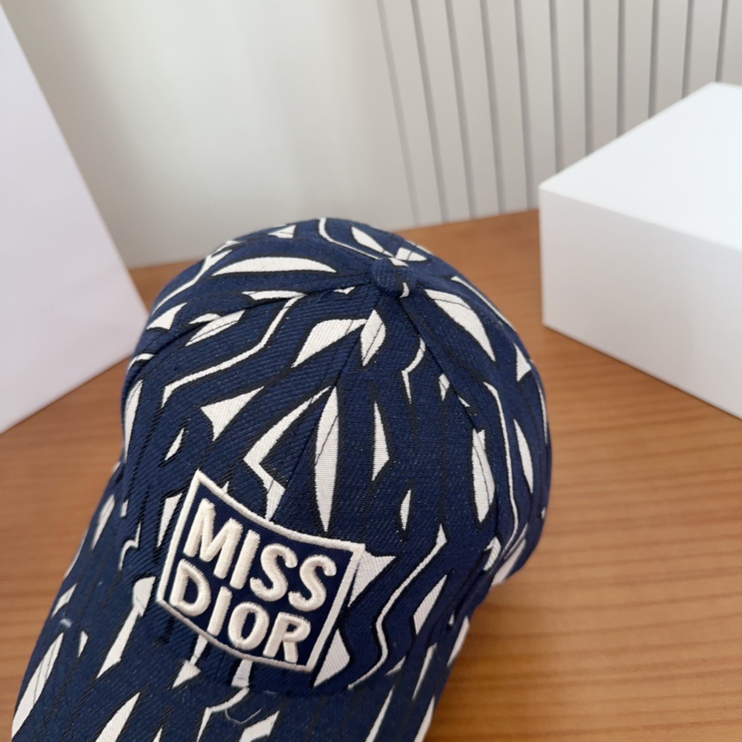 Dior 迪奥 新款原单棒球帽， 精致純也格调很有感觉，很酷很时尚，专柜断货热门，质量超赞