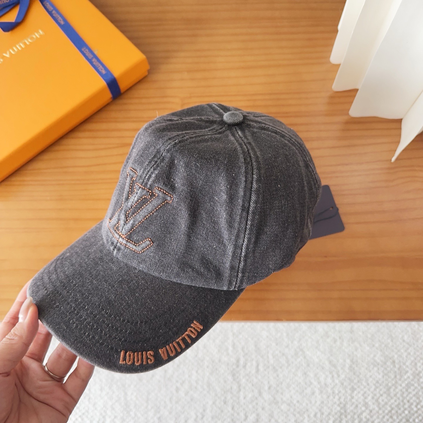 🧢路易威登 LV，牛仔布，可以戴N多年的款式，时尚高端