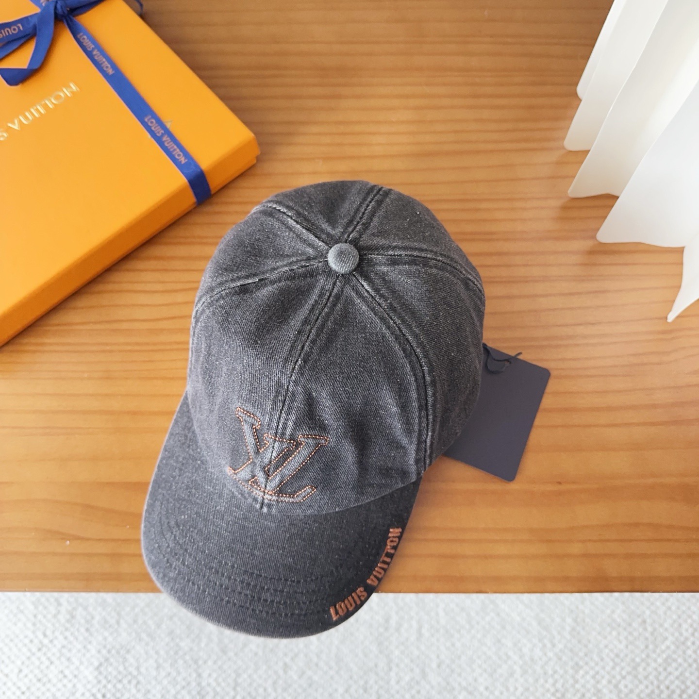 🧢路易威登 LV，牛仔布，可以戴N多年的款式，时尚高端