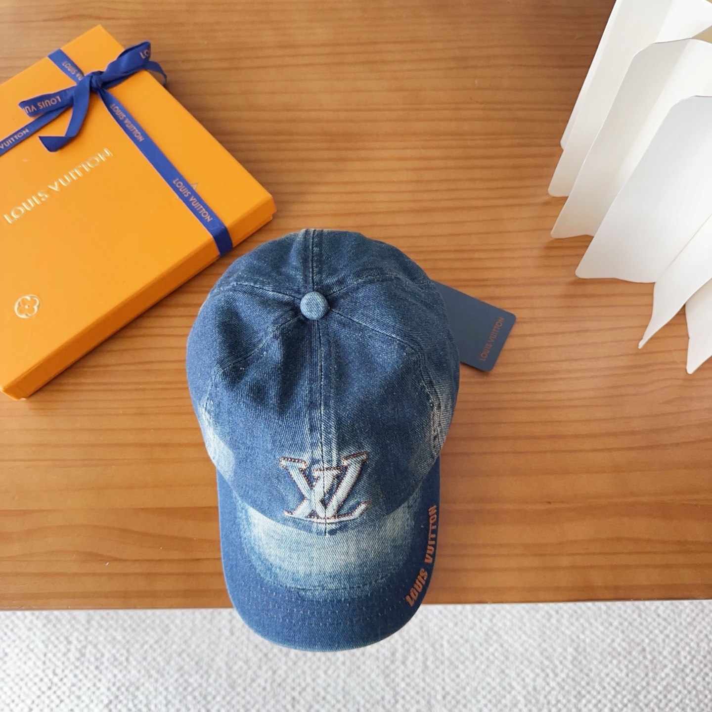 NO:742930,Louis Vuitton LV, denim, styles that can be worn for many years, fashionable high-end hats, straw hats, bucket hats, baseball caps, hats, louis vuitton, louis vuitton, espadrilles, hats19860909路易威登 LV,牛仔布,可以戴N多年的款式,时尚高端帽子草帽渔夫帽棒球帽,帽子,louis vuitton,louis vuitton,espadrilles,hats,hat
