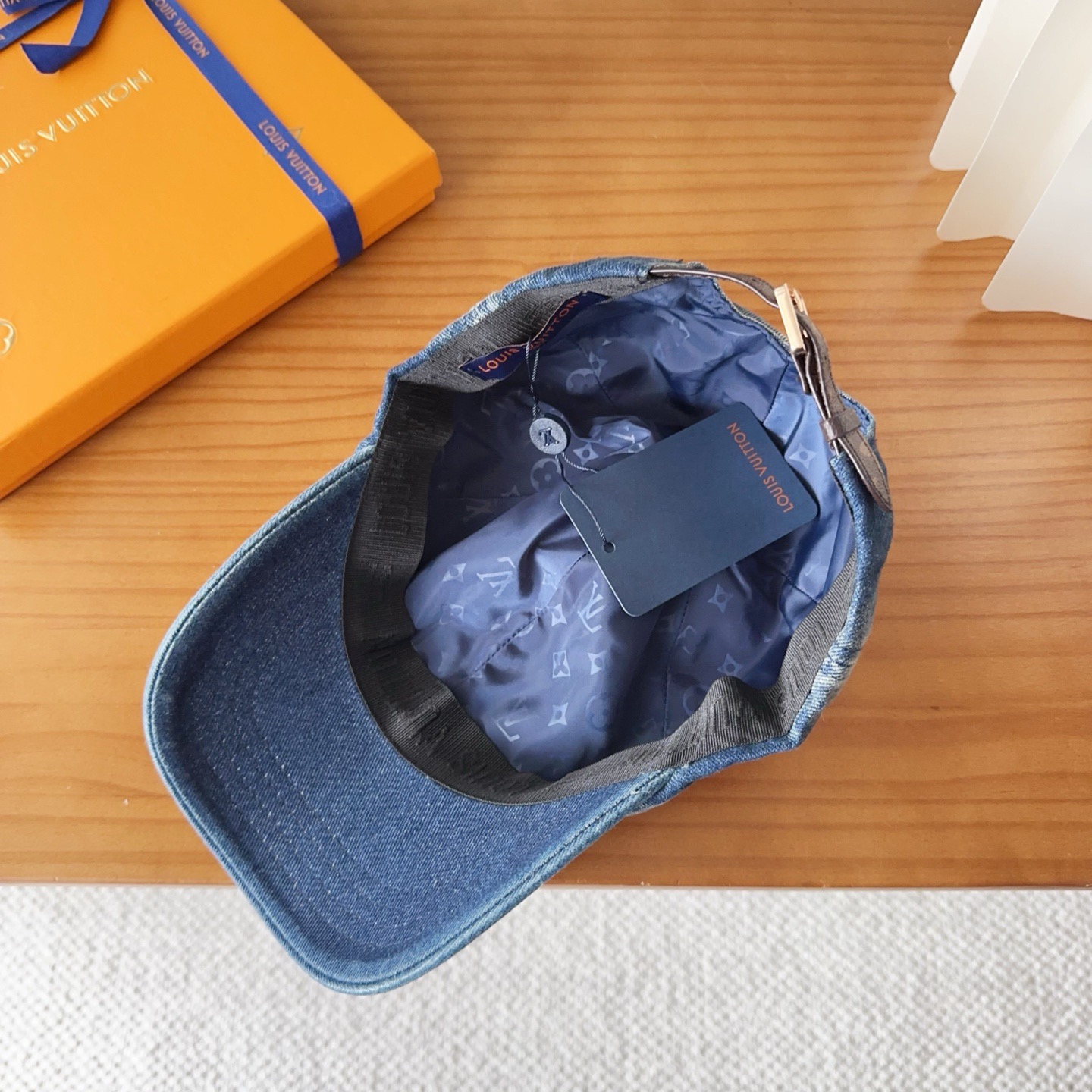 🧢路易威登 LV，牛仔布，可以戴N多年的款式，时尚高端