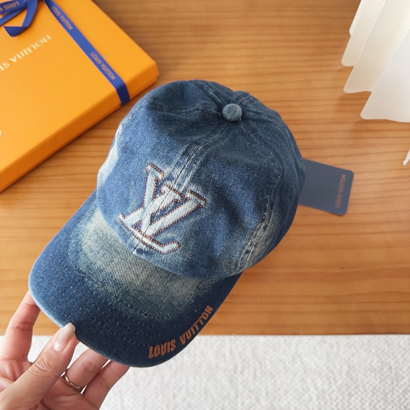 🧢路易威登 LV，牛仔布，可以戴N多年的款式，时尚高端