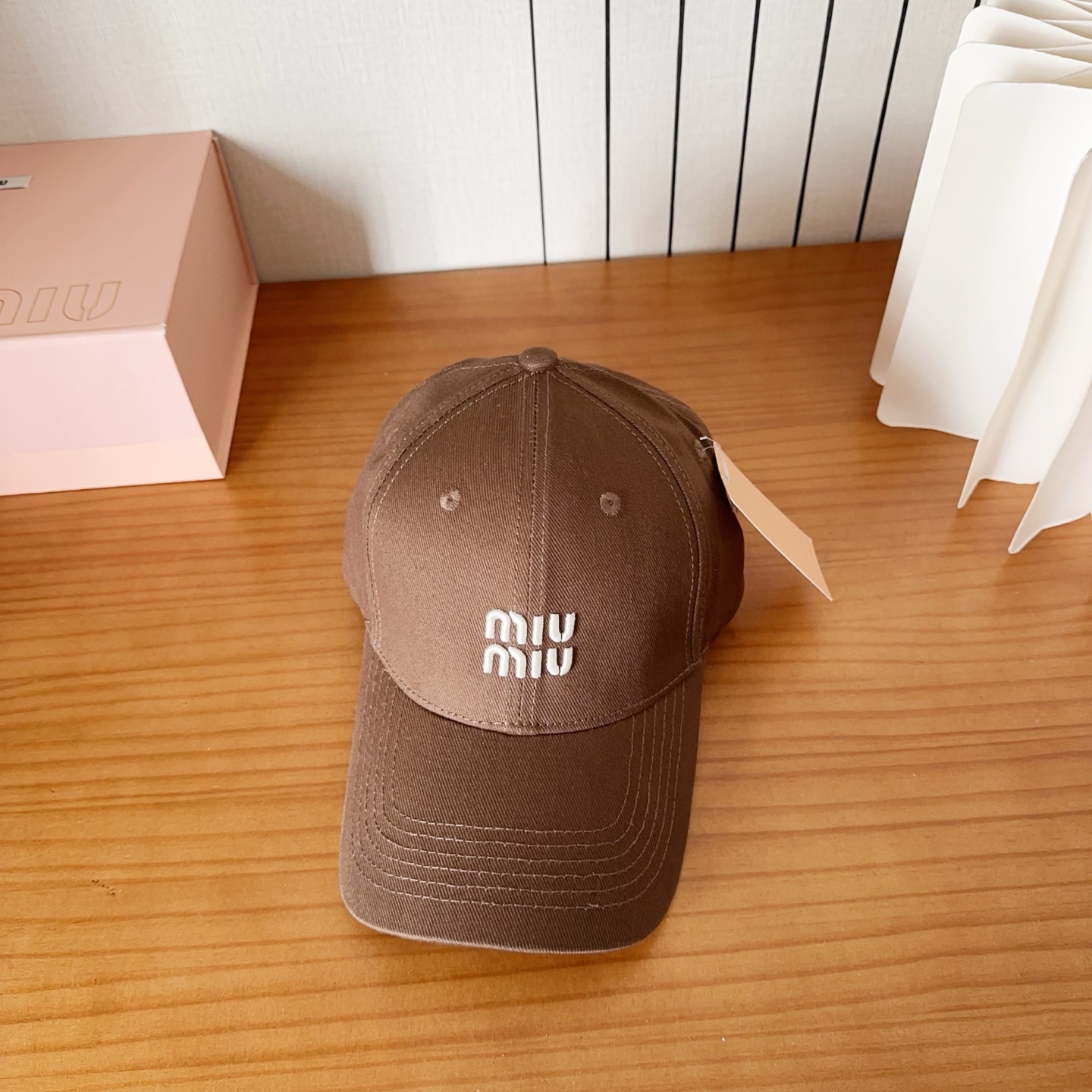 Miumiu缪缪 新款订单款刺绣棒球帽🧢大牌款超好搭配，赶紧入手！