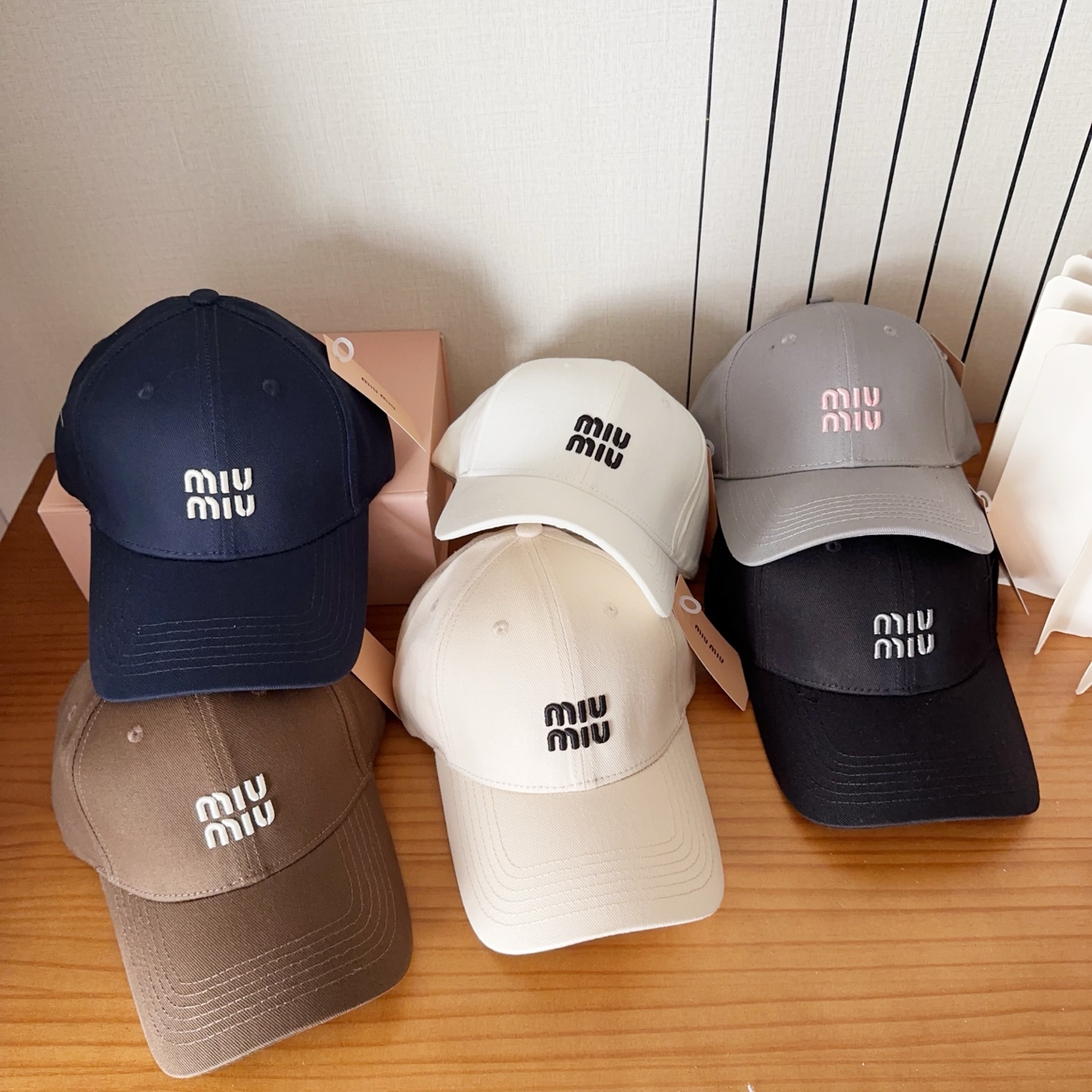 Miumiu缪缪 新款订单款刺绣棒球帽🧢大牌款超好搭配，赶紧入手！