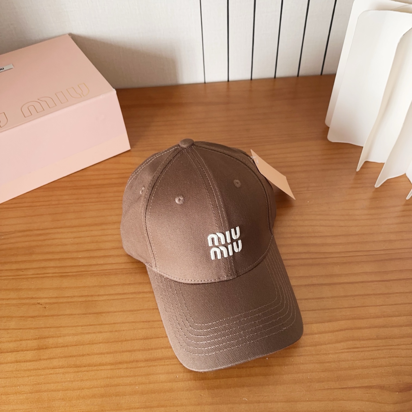 Miumiu缪缪 新款订单款刺绣棒球帽🧢大牌款超好搭配，赶紧入手！