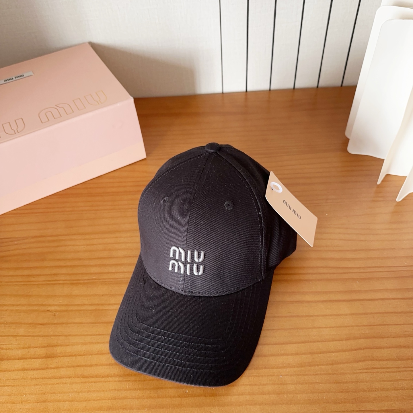 Miumiu缪缪 新款订单款刺绣棒球帽🧢大牌款超好搭配，赶紧入手！